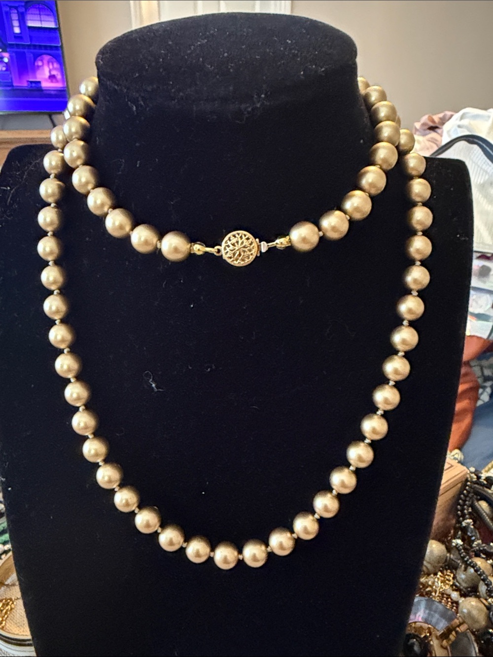 Gold Pearl Bead Necklace Set with Decorative Filigree Clasp